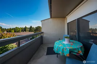 6710 Parkpoint Way NE #E-402, Seattle, WA 98115 - Photo 19