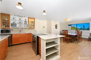 6710 Park Point Way NE, Seattle, WA 98115 - Photo 13