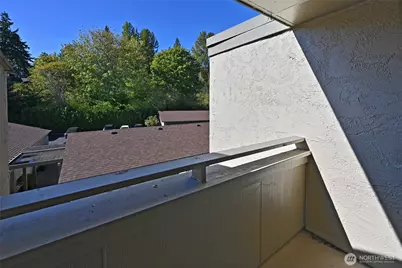 6710 Parkpoint Way NE #E-402, Seattle, WA 98115 - Photo 25