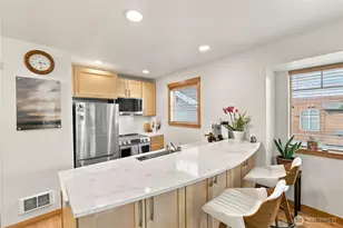 5252 12th Ave NE, Seattle, WA 98105 - Photo 3