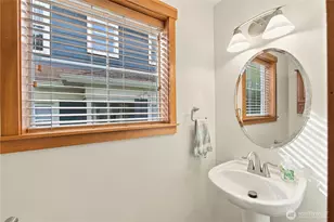 5252 12th Ave NE, Seattle, WA 98105 - Photo 7