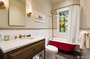 2423 8th Ave W, Seattle, WA 98119 - Photo 17
