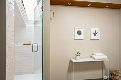 2423 8th Avenue W, Seattle, WA 98119 - Photo 27
