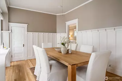 2423 8th Avenue W, Seattle, WA 98119 - Photo 13