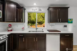 8132 NE Yeti Ln, Bainbridge Island, WA 98110 - Photo 11