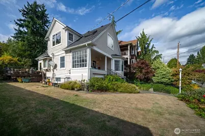 3617 Corliss Avenue N, Seattle, WA 98103 - Photo 3