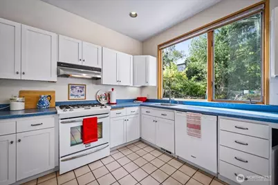 3617 Corliss Avenue N, Seattle, WA 98103 - Photo 11