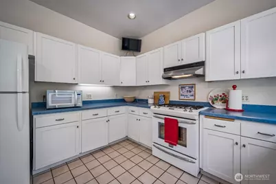 3617 Corliss Avenue N, Seattle, WA 98103 - Photo 13