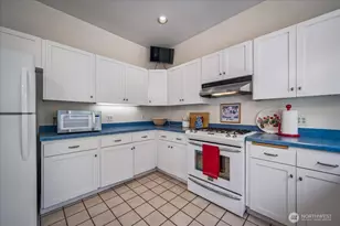 3617 Corliss Ave N, Seattle, WA 98103 - Photo 13