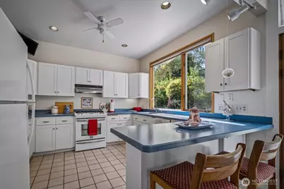 3617 Corliss Avenue N, Seattle, WA 98103 - Photo 15