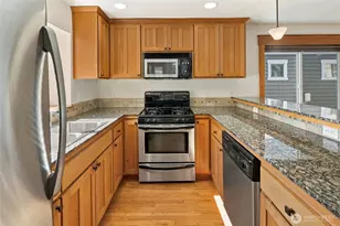 126 N 101st St, Seattle, WA 98133 - Photo 11