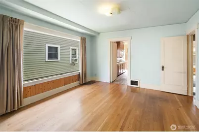 2405 N 40th Street, Seattle, WA 98103 - Photo 9