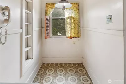 2405 N 40th Street, Seattle, WA 98103 - Photo 13