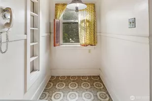 2405 N 40th St, Seattle, WA 98103 - Photo 13