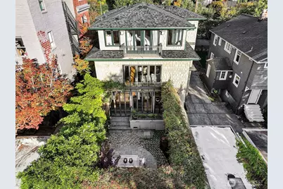 915 11th Avenue E, Seattle, WA 98102 - Photo 1