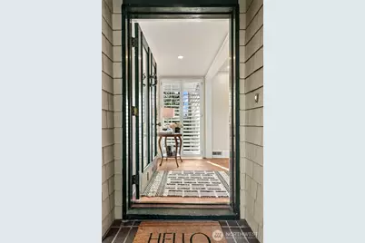 915 11th Avenue E, Seattle, WA 98102 - Photo 3
