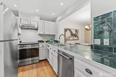 14702 NE 51st Street #A2, Bellevue, WA 98007 - Photo 11