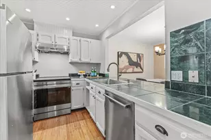 14702 NE 51st St, Bellevue, WA 98007 - Photo 11