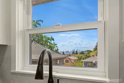4206 Dayton Avenue N, Seattle, WA 98103 - Photo 15