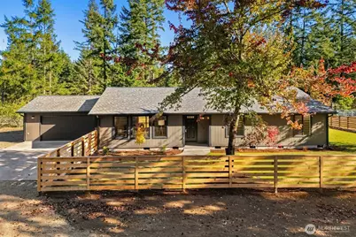 12510 Rainier Acres Road SE, Rainier, WA 98576 - Photo 3