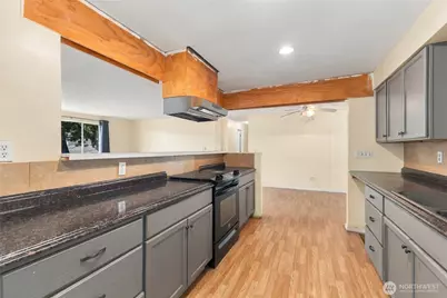 12900 76th Avenue S, Seattle, WA 98178 - Photo 11