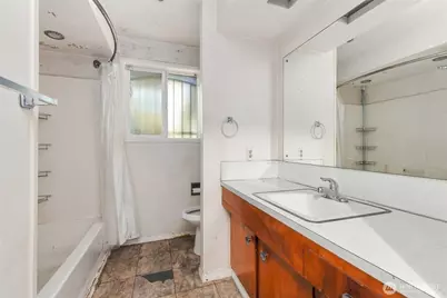 12900 76th Avenue S, Seattle, WA 98178 - Photo 15