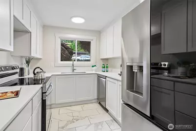 13271 15th Avenue NE #B13, Seattle, WA 98125 - Photo 9