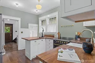 734 N 75th St, Seattle, WA 98103 - Photo 13