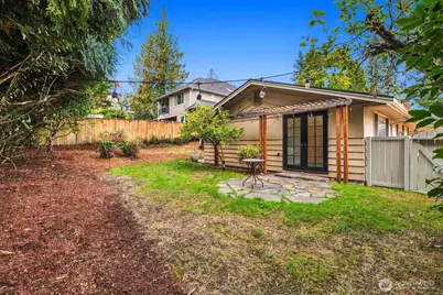 10241 NE 20th Place, Bellevue, WA 98004 - Photo 21