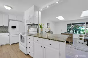 20915 W Richmond Rd, Bothell, WA 98021 - Photo 13