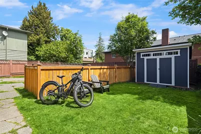 4206 Dayton Avenue N, Seattle, WA 98103 - Photo 21