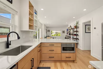 4206 Dayton Avenue N, Seattle, WA 98103 - Photo 13