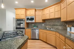 27022 SE 13th St, Sammamish, WA 98075 - Photo 13