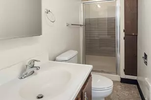 326 NE 50th St, Seattle, WA 98105 - Photo 9