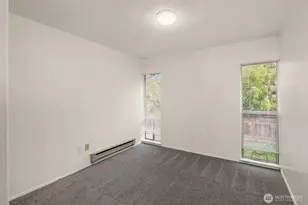 326 NE 50th St, Seattle, WA 98105 - Photo 13