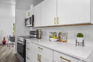 225 NE Ernst St, Oak Harbor, WA 98277 - Photo 13