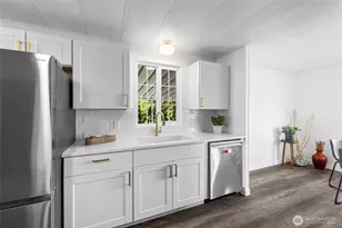 225 NE Ernst St, Oak Harbor, WA 98277 - Photo 11