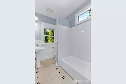256 NE 50th Street, Seattle, WA 98105 - Photo 23