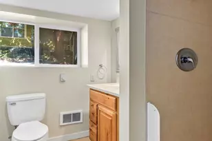 256 NE 50th St, Seattle, WA 98105 - Photo 37