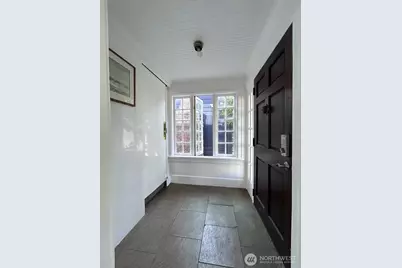 125 NE 52nd Street, Seattle, WA 98105 - Photo 3