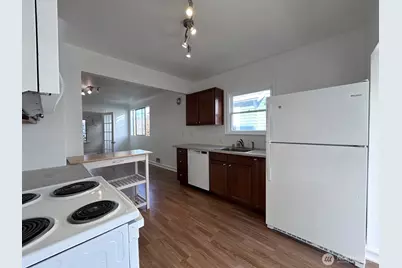 125 NE 52nd Street, Seattle, WA 98105 - Photo 13