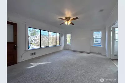 125 NE 52nd Street, Seattle, WA 98105 - Photo 5