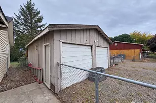 403 Main St, Oroville, WA 98844 - Photo 21