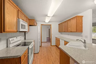 1410 Mark Twain Drive, Centralia, WA 98531 - Photo 9