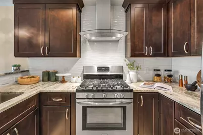 10047 Main Street #305, Bellevue, WA 98004 - Photo 23