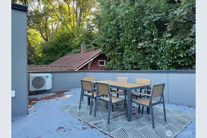 2617 3rd Avenue W, Seattle, WA 98119 - Photo 23