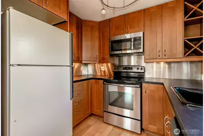 731 N 94th Street #8, Seattle, WA 98103 - Photo 15