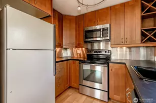 731 N 94th St, Seattle, WA 98103 - Photo 15
