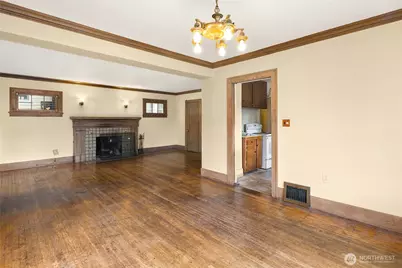 4302 Francis Avenue N, Seattle, WA 98103 - Photo 9