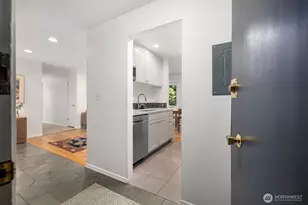 632 13th Ave E, Seattle, WA 98102 - Photo 3